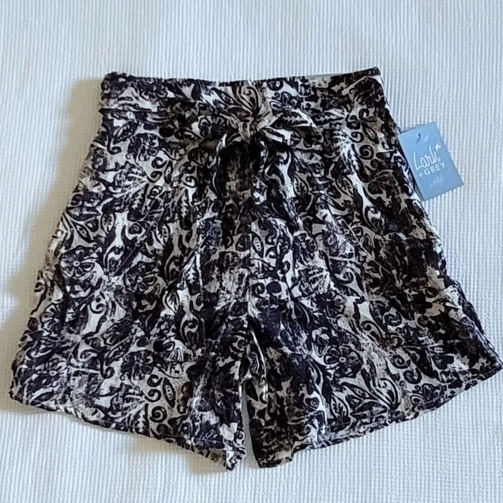 Lark🪶 + Grey Block Print Shorts - NWT